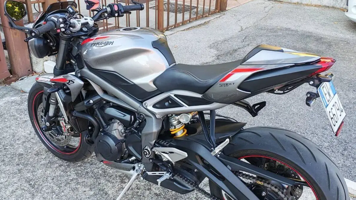 Triumph Street Triple RS (2020 - 22)  (4)