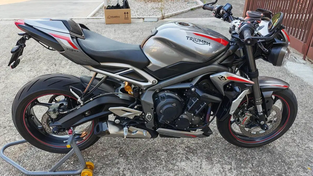 Triumph Street Triple RS (2020 - 22)  (11)
