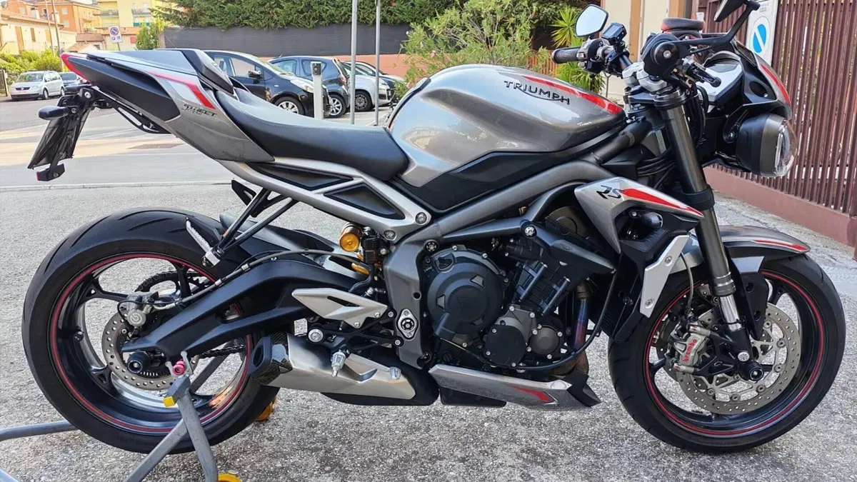 Triumph Street Triple RS (2020 - 22)  (12)