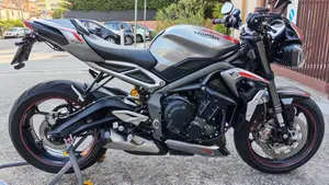 Triumph Street Triple RS (2020 - 22)  (12)