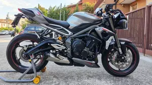 Triumph Street Triple RS (2020 - 22)  (13)