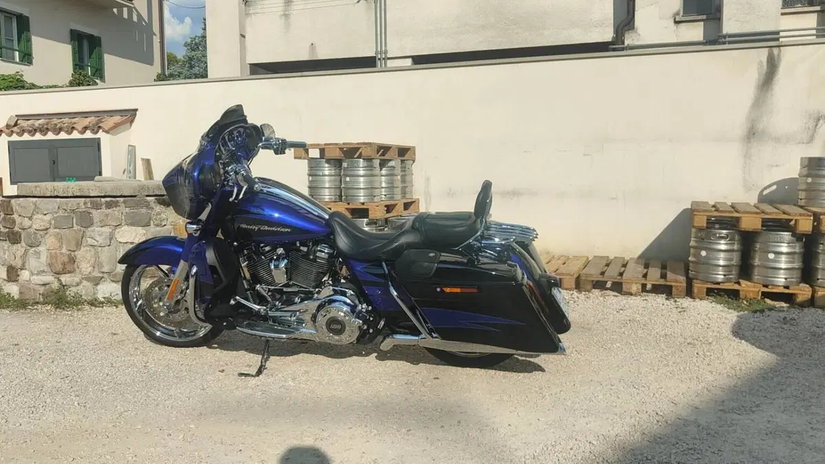 Harley-Davidson 114 Street Glide (2017)  (2)