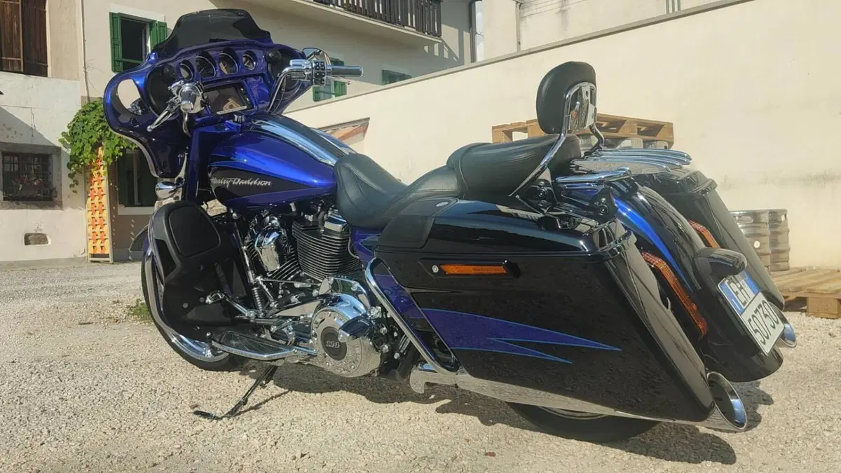 Harley-Davidson 114 Street Glide (2017)  (3)