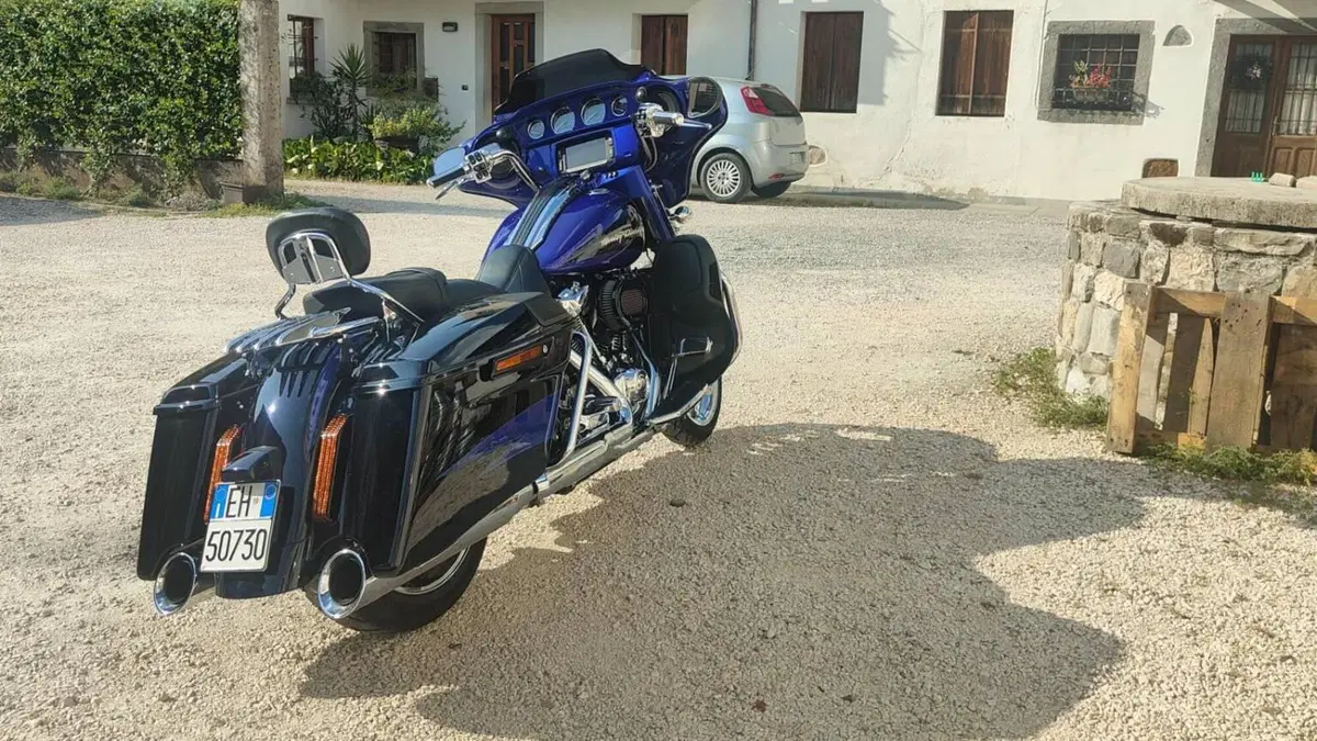 Harley-Davidson 114 Street Glide (2017)  (5)