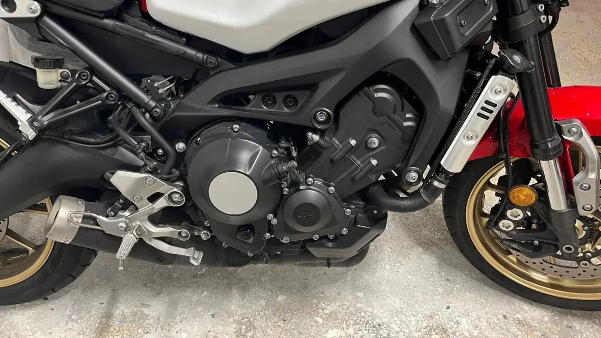 Yamaha XSR 900 ABS (2016 - 20)  (4)