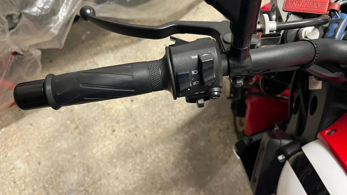 Yamaha XSR 900 ABS (2016 - 20)  (9)