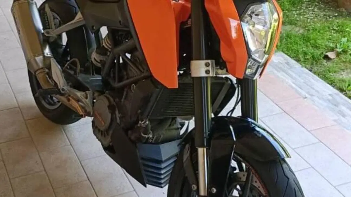 KTM 125 Duke (2010 - 2012)  (2)