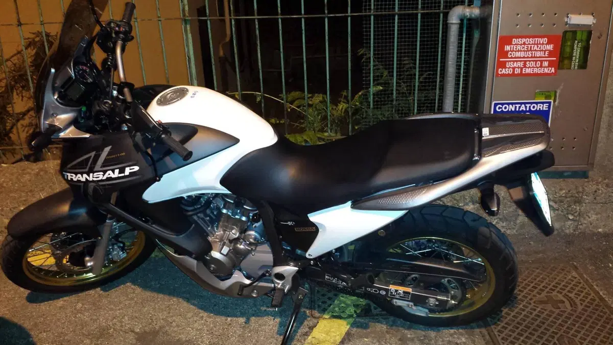 Honda Transalp XL 700 V (2007 - 13)  (11)