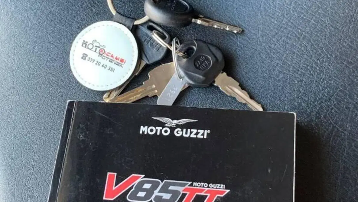 Moto Guzzi V85 TT Travel (2020)  (2)