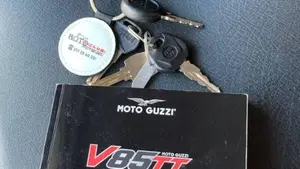 Moto Guzzi V85 TT Travel (2020)  (2)