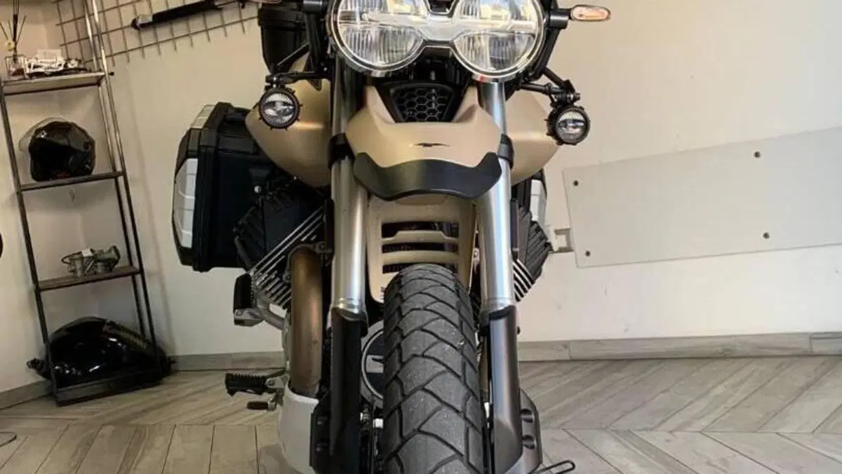 Moto Guzzi V85 TT Travel (2020)  (3)