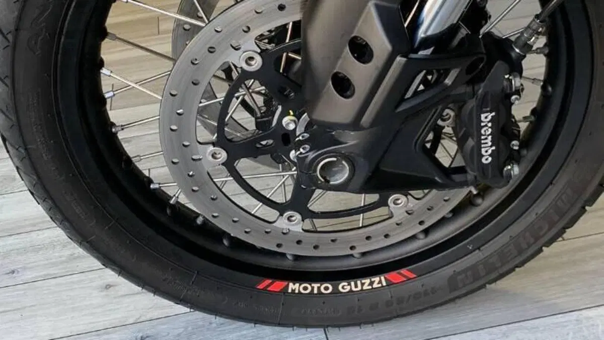 Moto Guzzi V85 TT Travel (2020)  (9)