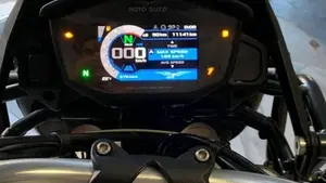 Moto Guzzi V85 TT Travel (2020)  (10)
