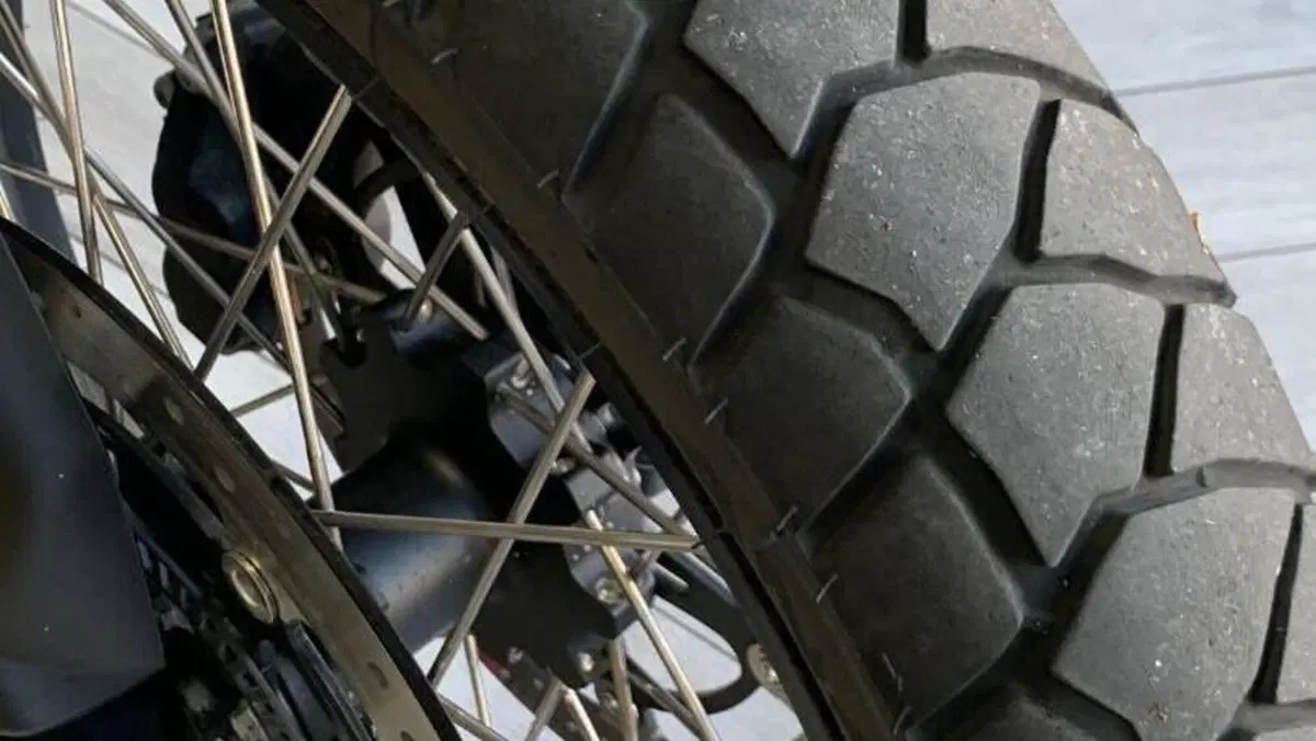 Moto Guzzi V85 TT Travel (2020)  (11)