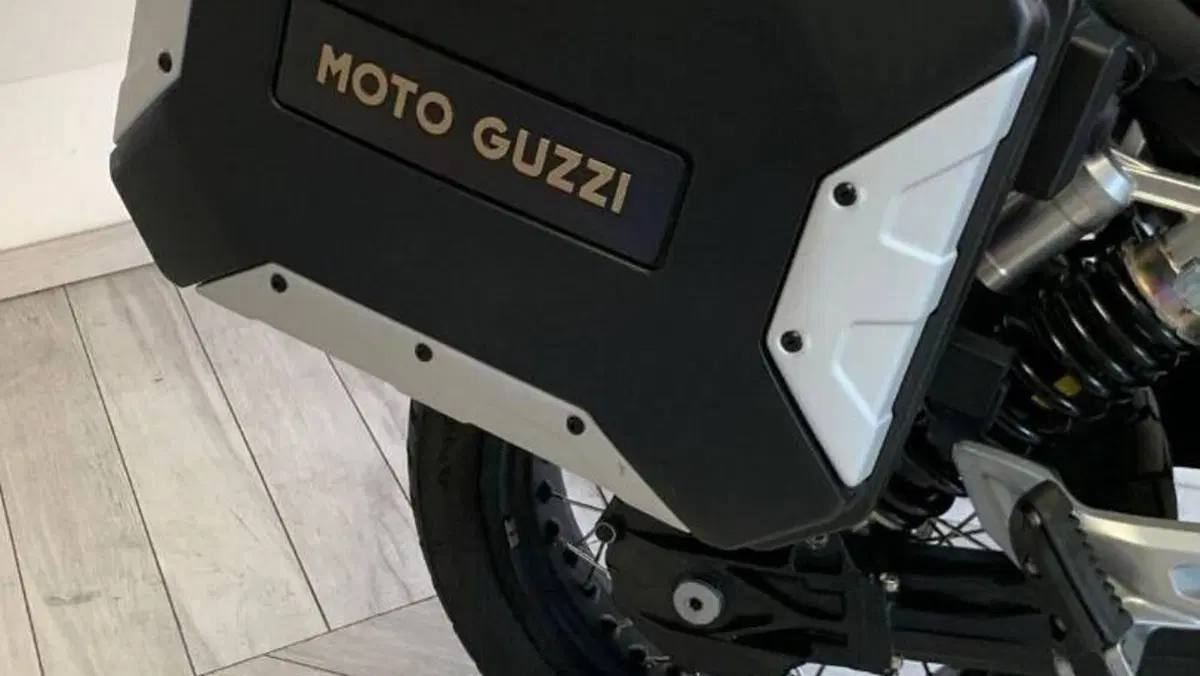 Moto Guzzi V85 TT Travel (2020)  (14)