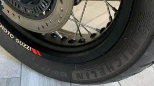 Moto Guzzi V85 TT Travel (2020)  (15)