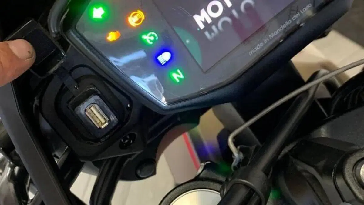 Moto Guzzi V85 TT Travel (2020)  (16)