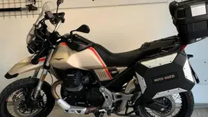 Moto Guzzi V85 TT Travel (2020)  (17)