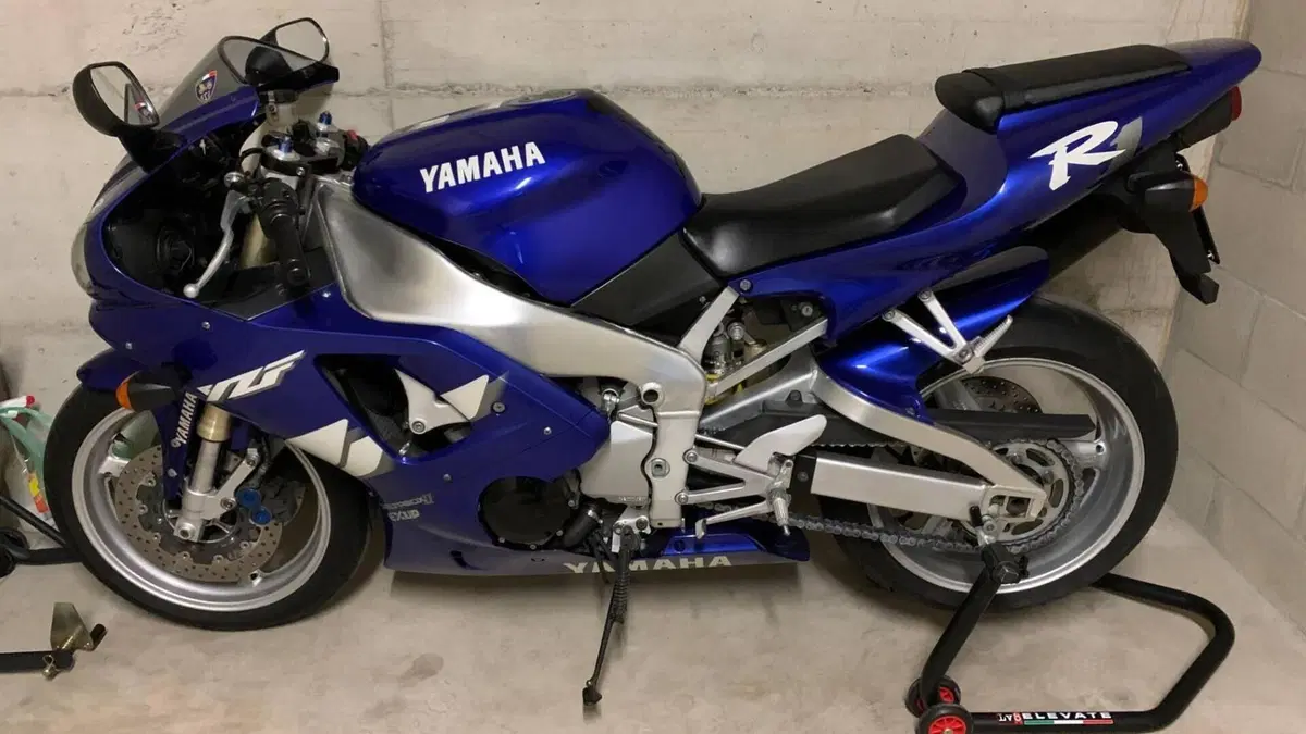 Yamaha YZF R1 (1998 - 99)  (4)