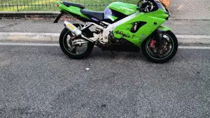 Kawasaki Ninja 900 ZX-9R (1998 - 01) 