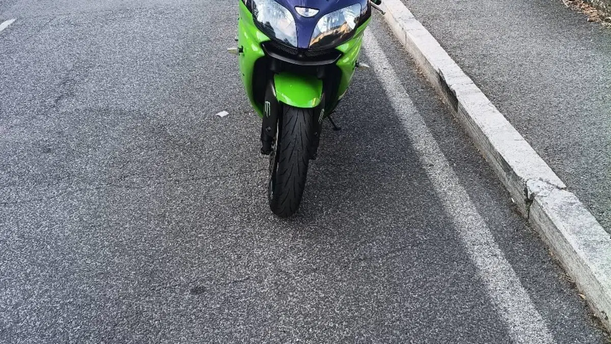 Kawasaki Ninja 900 ZX-9R (1998 - 01)  (2)