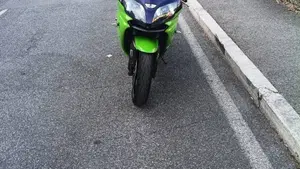Kawasaki Ninja 900 ZX-9R (1998 - 01)  (2)