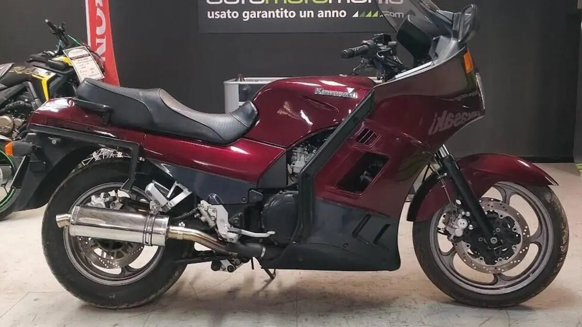 Kawasaki GTR 1000 