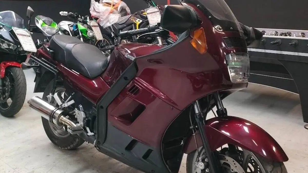 Kawasaki GTR 1000  (2)