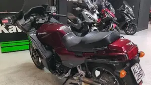 Kawasaki GTR 1000  (5)