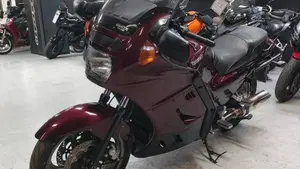 Kawasaki GTR 1000  (7)