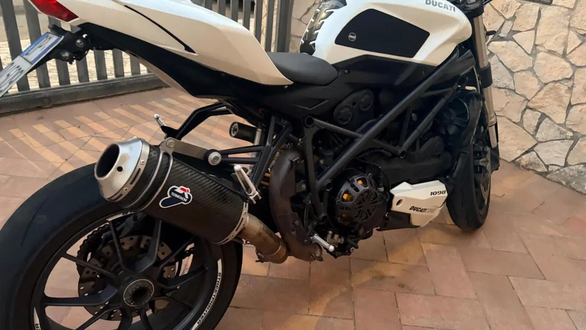 Ducati Streetfighter (2009 - 12)  (4)