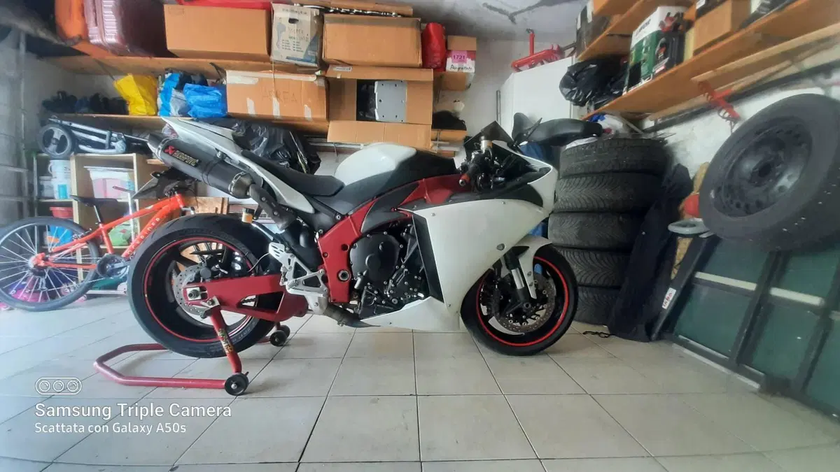 Yamaha YZF R1 (2009 - 11)  (2)
