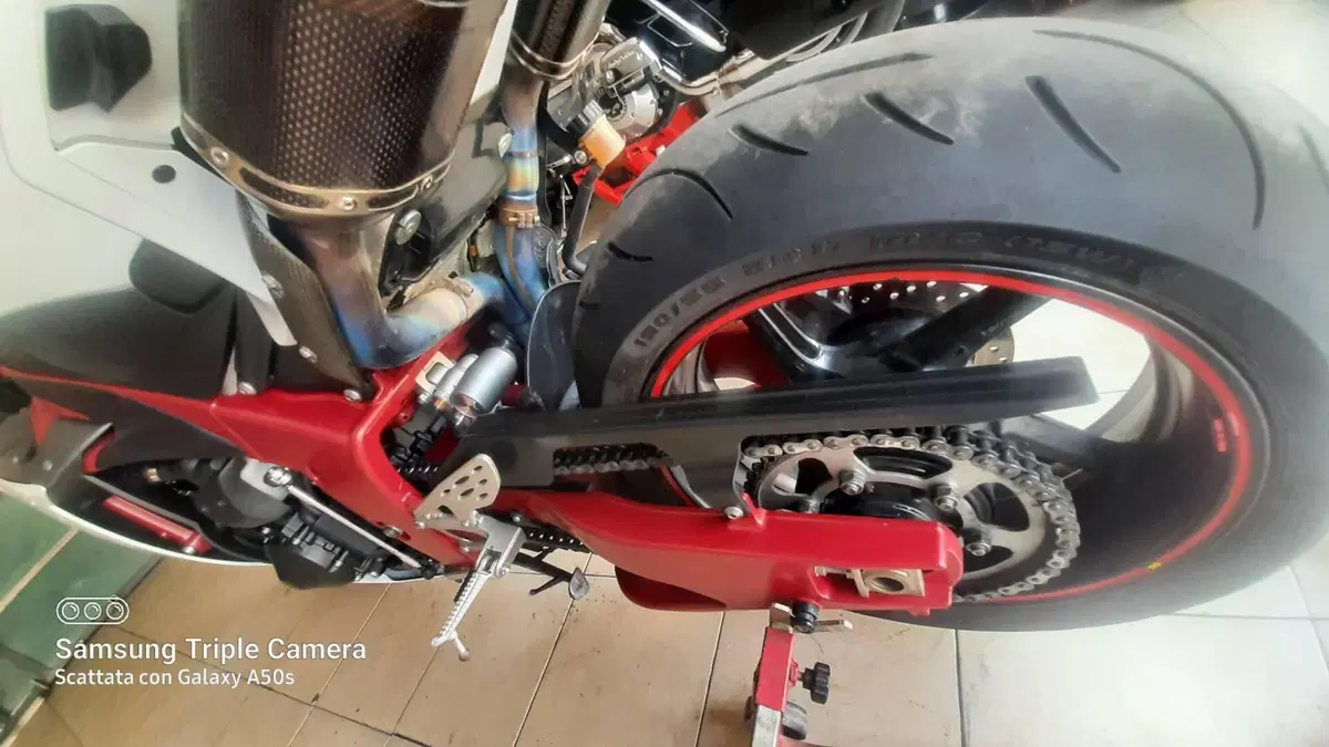 Yamaha YZF R1 (2009 - 11)  (6)