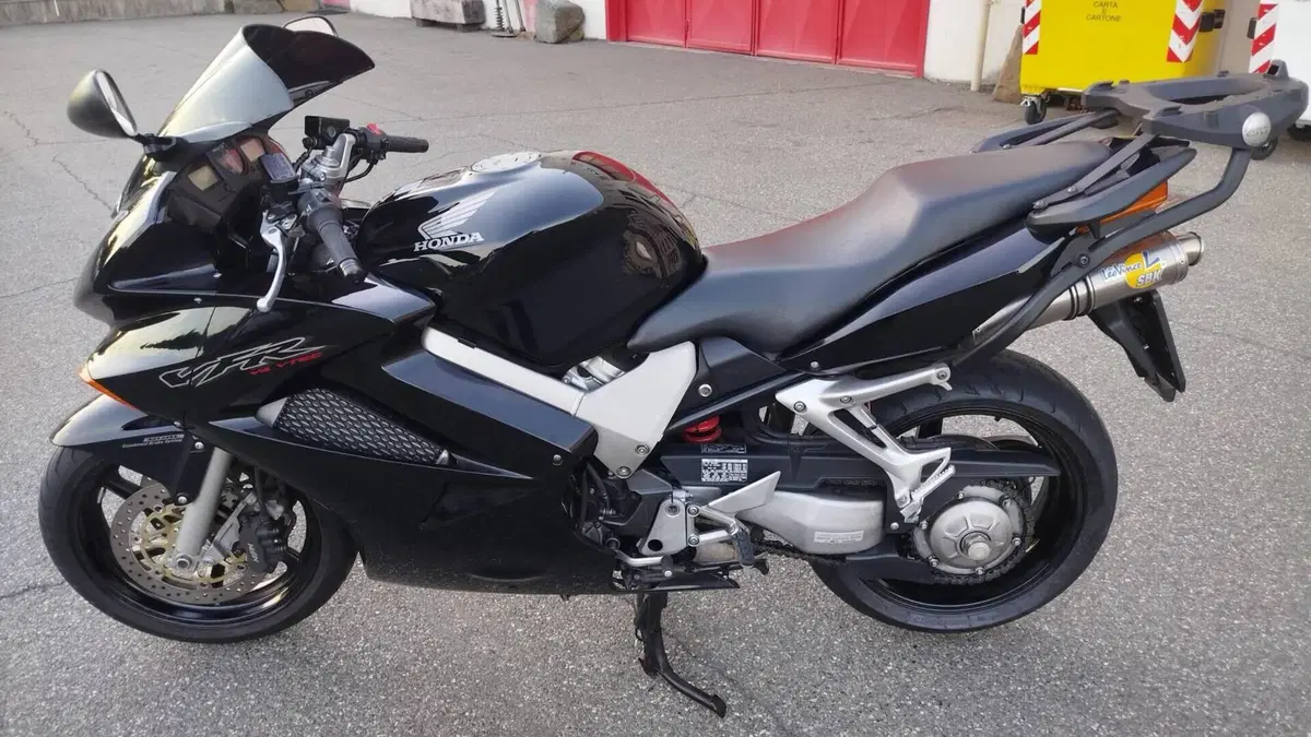 Honda VFR 800 (2002 - 05)  (3)