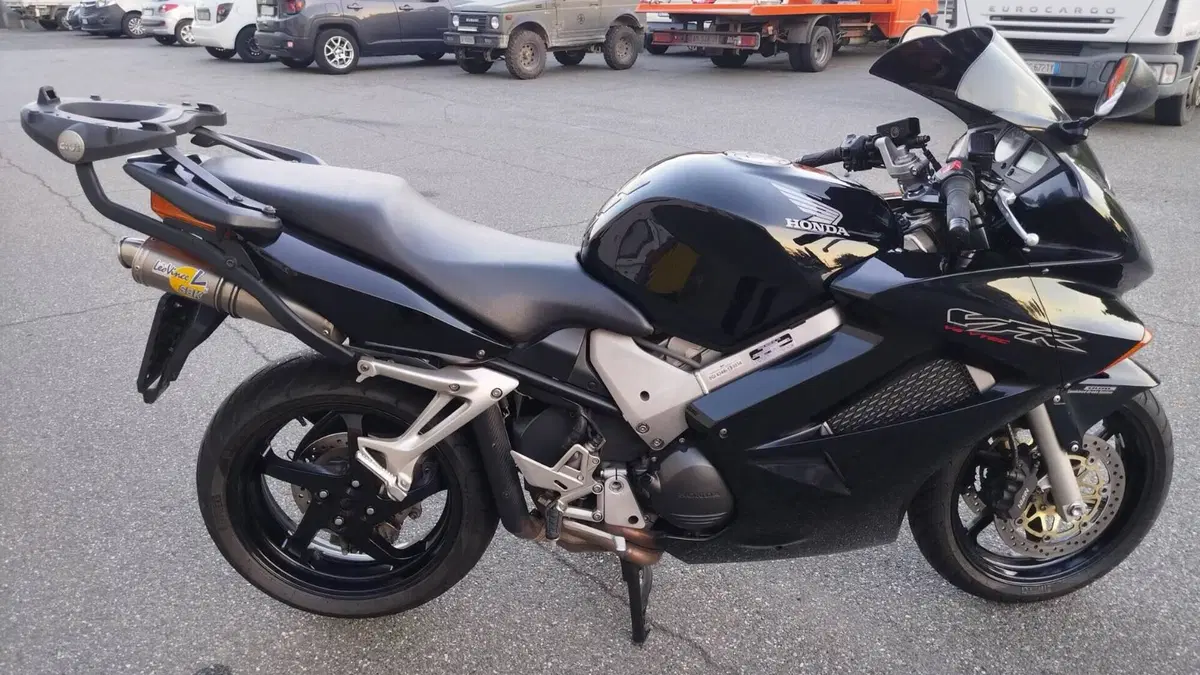 Honda VFR 800 (2002 - 05)  (2)