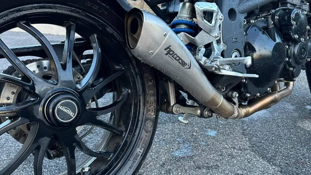 Triumph Speed Triple 1050 (2005 - 11)  (4)