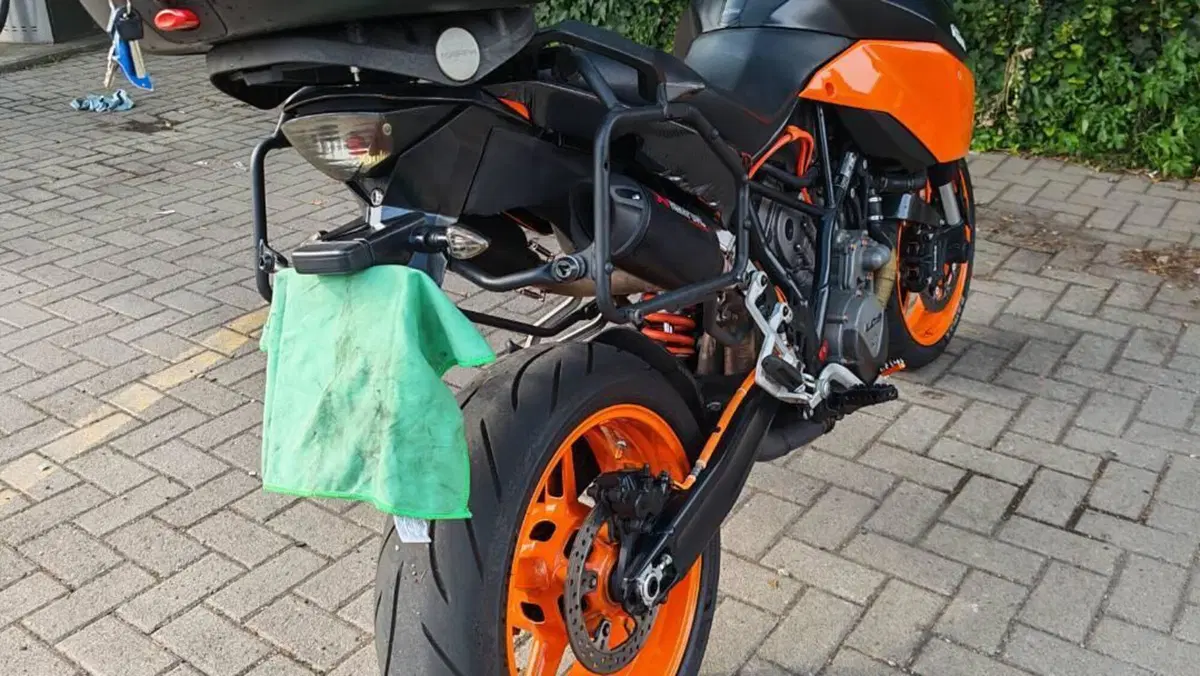 KTM 990 Supermoto T (2009 - 11)  (17)