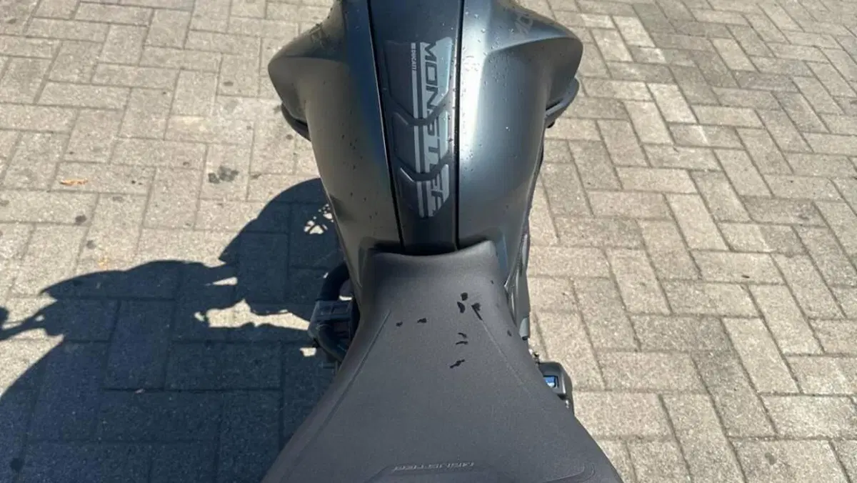 Ducati Monster 937 + (2021 - 25)  (4)