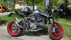 Ducati Monster 937 + (2021 - 25)  (17)