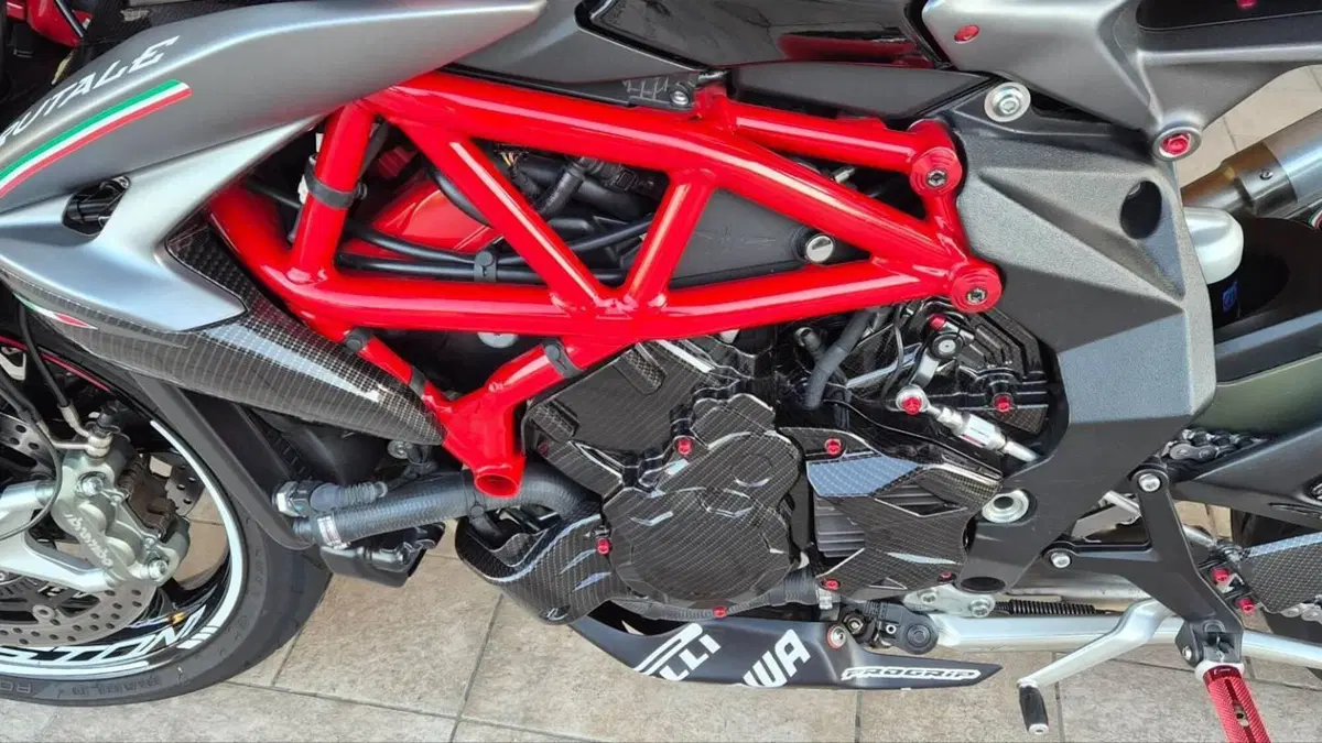 MV Agusta Brutale 800 RR (2017 - 20)  (4)