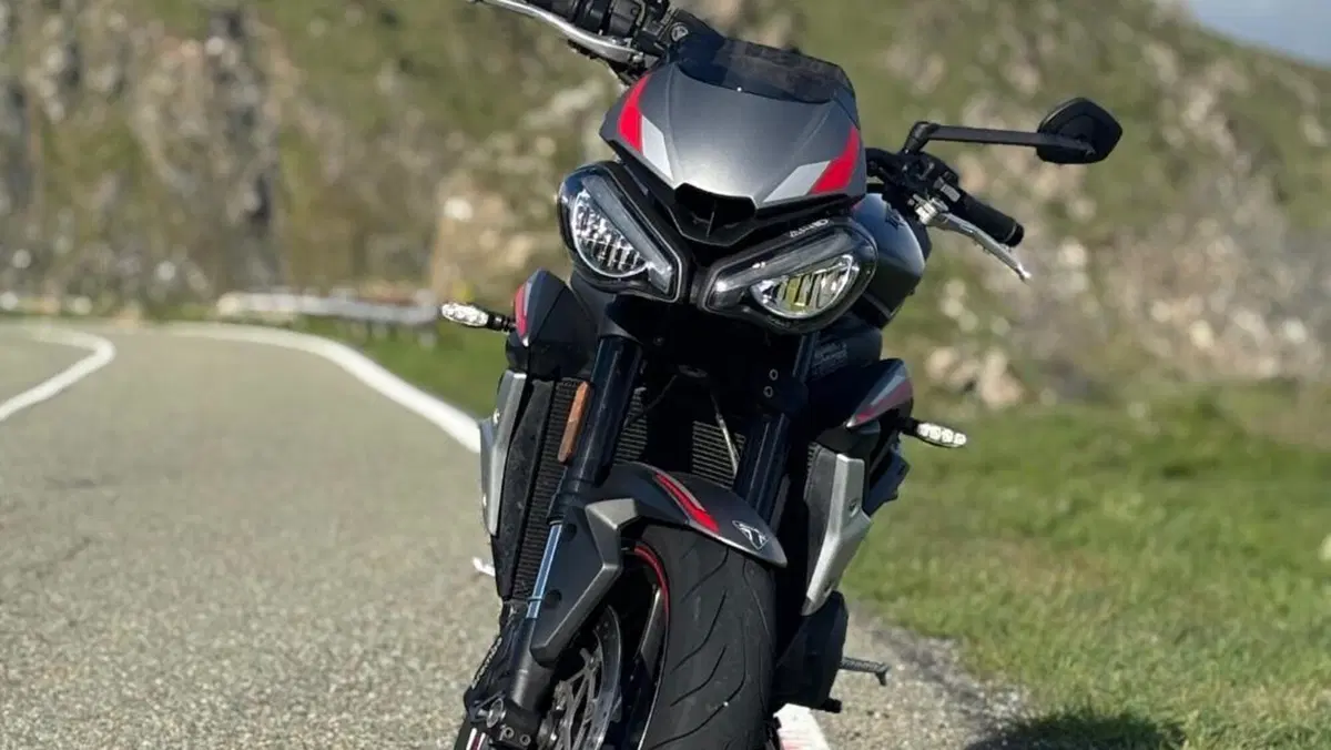 Triumph Street Triple R (2020 - 22)  (2)