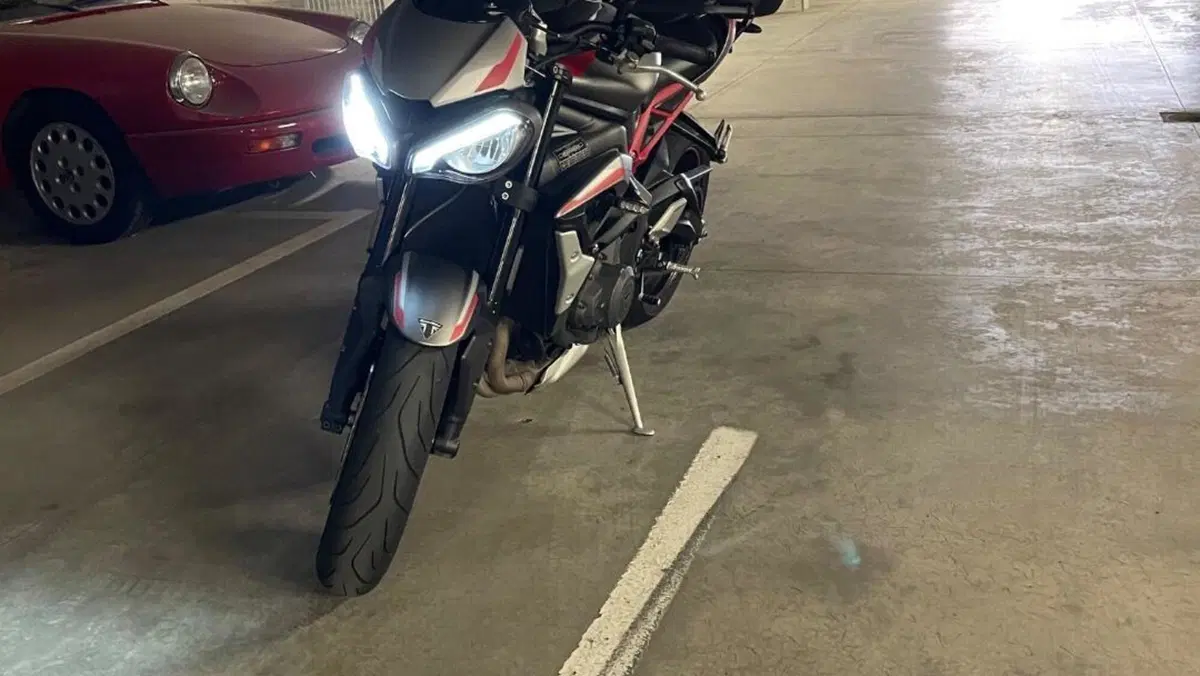 Triumph Street Triple R (2020 - 22)  (3)