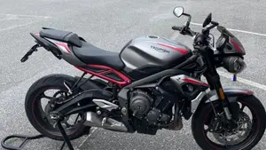 Triumph Street Triple R (2020 - 22)  (4)