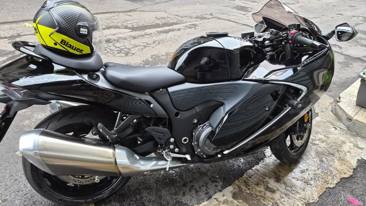 Suzuki GSX 1300 R Hayabusa (2025)  (2)
