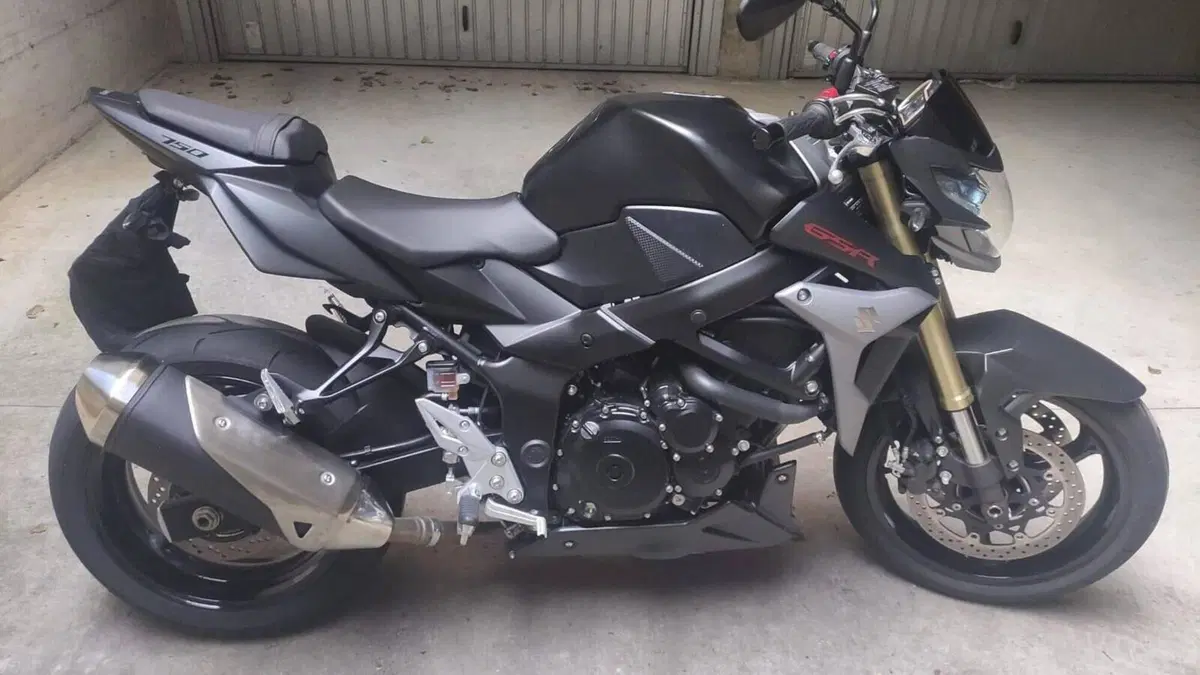 Suzuki GSR 750 Mat Black L.E. (2013 - 14) 