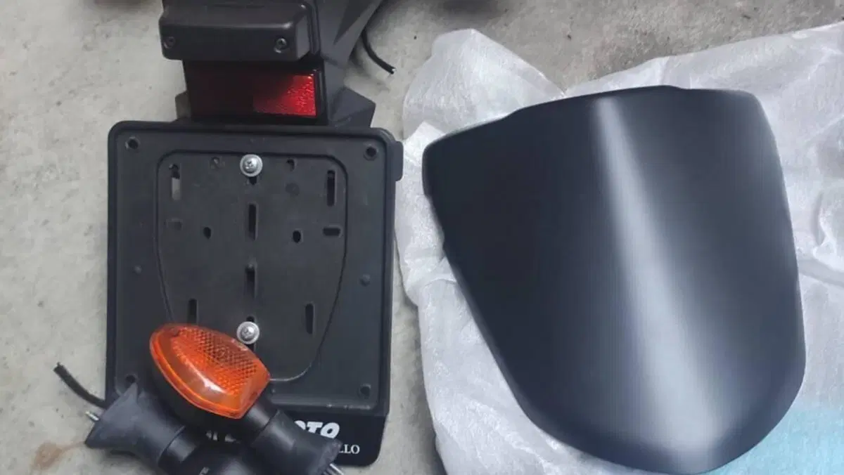 Suzuki GSR 750 Mat Black L.E. (2013 - 14)  (5)
