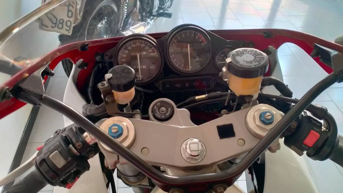 Yamaha YZF 750 R  (2)