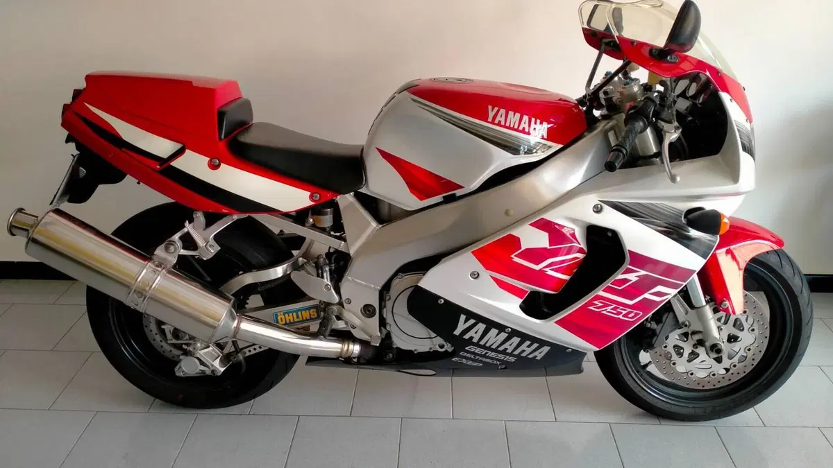 Yamaha YZF 750 R  (4)