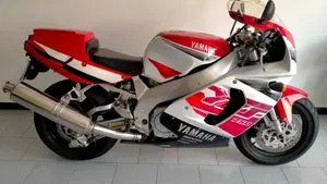 Yamaha YZF 750 R  (4)