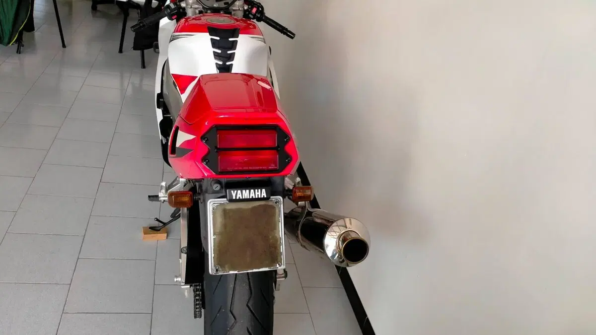 Yamaha YZF 750 R  (5)